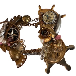 Maximal Art Vintage Brooch.