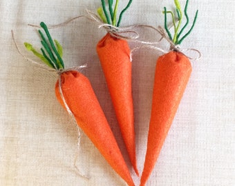 Felt stuffed easter carrots festive farmhouse decor. Carrot basket fillers, easter favor, gift for todlers and kids. Easter Photo prop.
