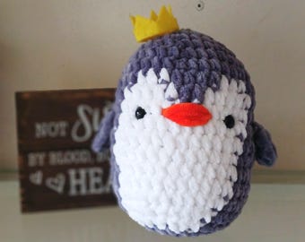 Gehaakte pinguïn knuffel; Amigurumi-knuffel voor kinderen en kinderkamerdecoratie.