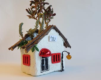 Mini-huisplanter met aangepaste naam, fairy Garden Cottage-pot van gerecycled papier, uniek milieuvriendelijk cadeau.