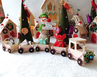 Felt Christmas train set with custom name ornaments on the wagons; table decortion.