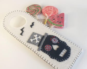 Felt Halloween skull door knob hanger and treat bag, Halloween home decor. custom spooky gift, haunted home accessory.