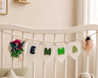 Gepersonaliseerde vilten banner met sprookjesnaam, aangepaste kinderkamerslinger; Bos kinderkamerdecoratie.