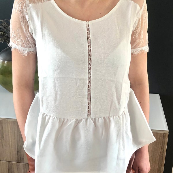 Blouse blanche en dentelle