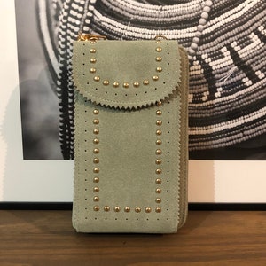 Sac forme portefeuille sacoche clouté en cuir vert pastel