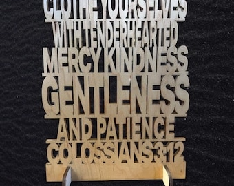 Letrero de madera con la Escritura "Colosenses 3:12" cortado con láser y soporte