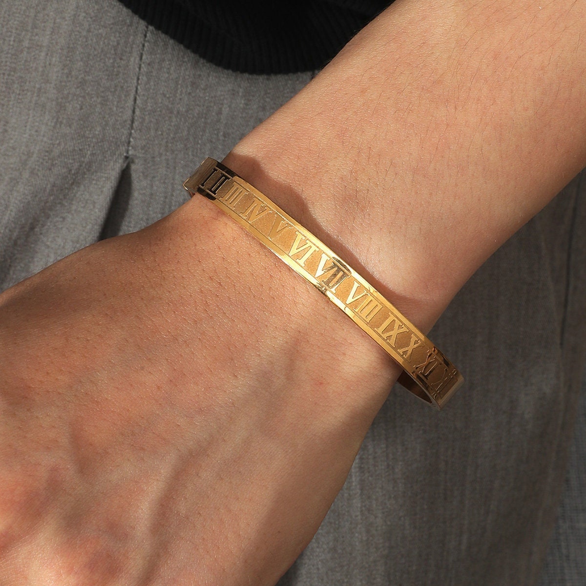 Trendy Gold Color Roman Numerals Titanium Steel Bracelet Bangle