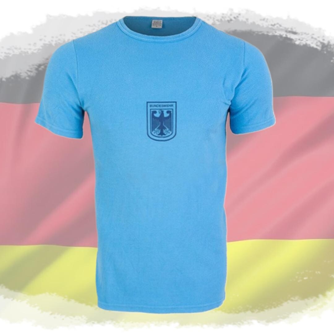 War T-Shirt - powder blue