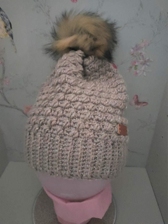 Super Warm Bobble Hat With Detachable 