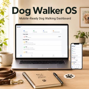 以下が含まれることがあります： ラップトップとスマートフォンには「Dog Walker OS」ダッシュボードが表示されています。茶色の革のリード、テキスト「Walk. Care. Repeat.」のノート、ペン、足跡コースターが木製の机の上にあります。