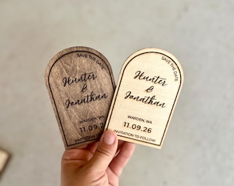 Imán rústico para guardar la fecha de boda: diseño bohemio de madera