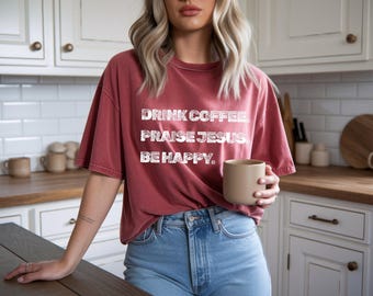 Camiseta "Bebe Café, Alaba a Jesús, Sé Feliz", Ropa Cristiana, Camiseta para Amantes del Café