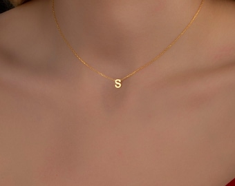 Collar con inicial delicada: Letra personalizada en plata de ley