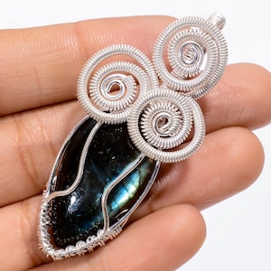 Elegant Flashy Labradorite Pendant, Silver Wire Wrapped Pendant For Necklace- Oxidize Copper Wire Jewelry, Designer Jewelry Gift For Her