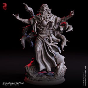 Op de afbeelding: Een gedetailleerd, grijs, 3D-geprint miniatuur van een humanoïde figuur met meerdere tentakels die uit zijn lichaam komen. De figuur heeft een lange baard en draagt een gewaad. De figuur staat op een basis met een getextureerd oppervlak. De figuur is getiteld "Grigor, Zoon van de Leegte" en wordt beschreven als "Medium - 25 mm basis".