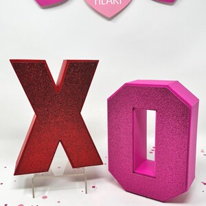 XO Glitter 3D Letters: Valentine&#39;s Day Party Decor