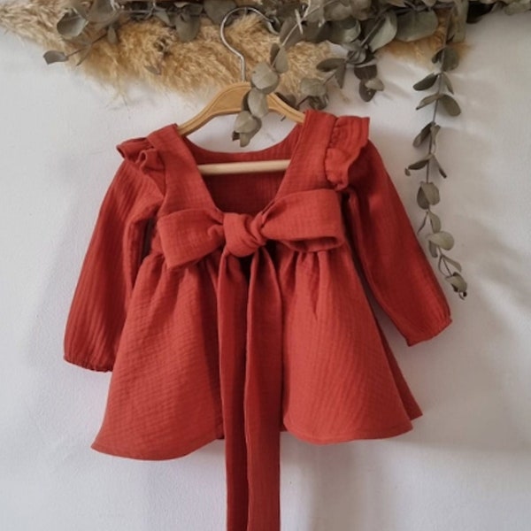 Robe de fille de fleur boho en terre cuite, robe photo enfant, vêtements pour enfants pour mariage d'automne, cadeau d'anniversaire bébé, fille de fleur rouille.