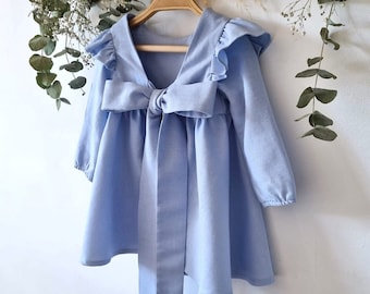 Robe de fille de fleur bleu poussiéreux, filles de vêtements en lin, robe de baptême bleu enfant, robes de petite fille boho, robe de bébé de printemps à manches longues.