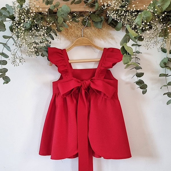 Robe en lin rouge bébé fille, robe de demoiselle d'honneur bohème, robe tablier, robe à volants, robe pour filles de photographie.