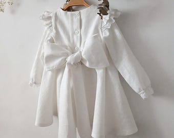 Weißes Taufkleid Baby Mädchen langarm, Vintage Kleid mit Spitze und großer Schleife hinten, elegante festliche Zeremonie Kleidung.