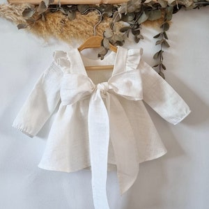 Robe de baptême bébé fille, robe de demoiselle dhonneur bébé blanc, robe en lin fille rustique, robe boho filles de printemps, robe mariage bébé fille linge. image 9