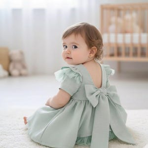 Babykleid für Mädchen, Leinenkleid für Babys, Blumenmädchenkleid, rustikales Boho-Kleid für Hochzeiten.