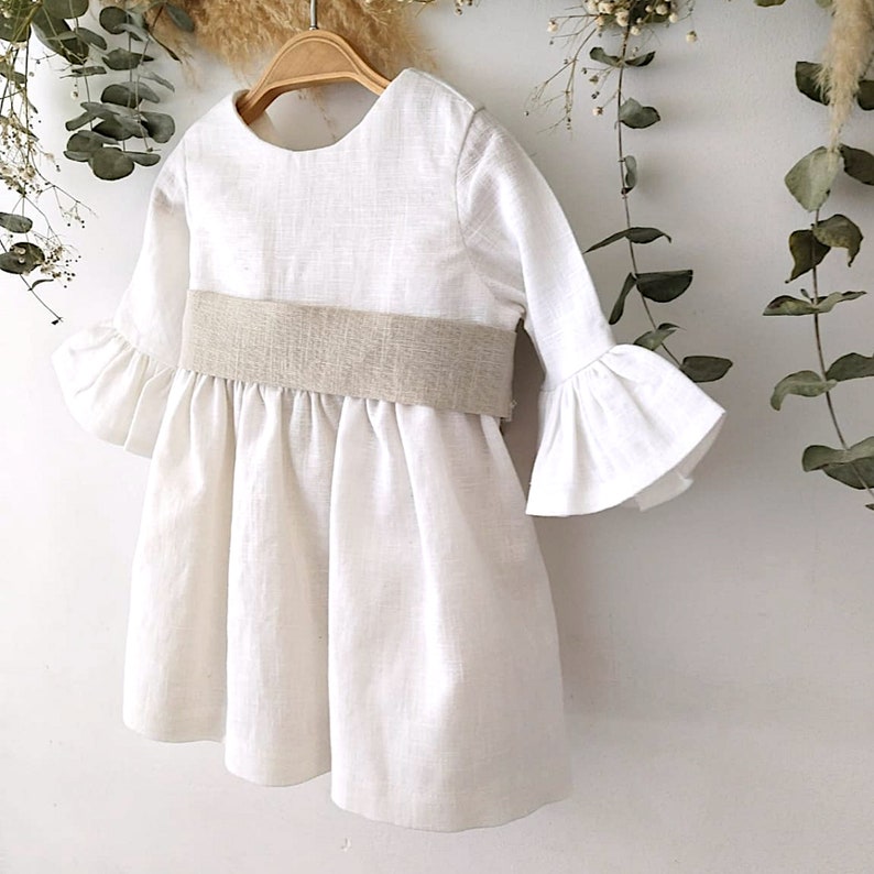 Weißes Blumenmädchenkleid, Kleinkind-Hochzeitsoutfit, Besondere Kleider Mädchen, Blumenmädchenkleid aus Leinen Öko-Tex. Bild 2