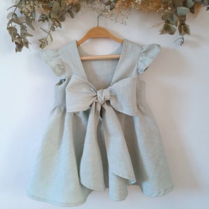 Robe de fille de fleur avec larc, fille de robe de linge rustique, robe boho de filles de printemps, linge de fille de bébé de mariage de robe, bébé de robe de fille de fleur. image 1