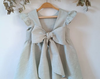 Robe de fille de fleur avec l’arc, fille de robe de linge rustique, robe boho de filles de printemps, linge de fille de bébé de mariage de robe, bébé de robe de fille de fleur.