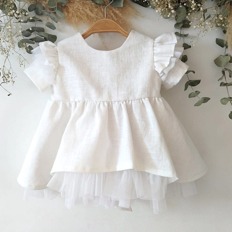 Robe de fille de fleur vert menthe, robe pour tout-petits menthe, barboteuse à volants pour bébé fille, barboteuse en lin menthe, tenue Cake smash. image 4