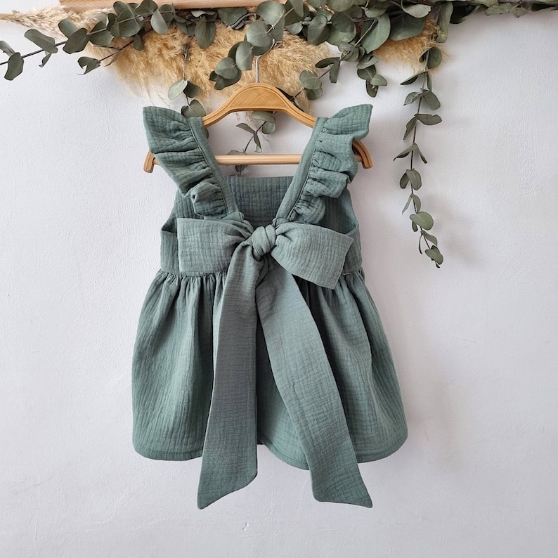 Robe de fille en terre cuite, fille de robe en lin rustique, robe de photographie Boho, robe rouille pour fille, fille de robe boho, fille de robe dété. Dress green