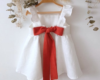 Robe de demoiselle d'honneur bébé blanc, robe de baptême bébé fille, robe bohème filles de printemps, robe en lin fille rustique, robe de demoiselle d'honneur blanche.