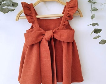 Robe de fille en terre cuite, fille de robe en lin rustique, robe de photographie Boho, robe rouille pour fille, fille de robe boho, fille de robe d’été.