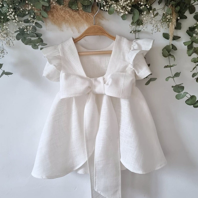 Robe de baptême en lin blanc, robe Bubble bébé fille, robe baptême baptême lin boho, Baby wedding romper, Cake smash boho tenue. short sleeve dress