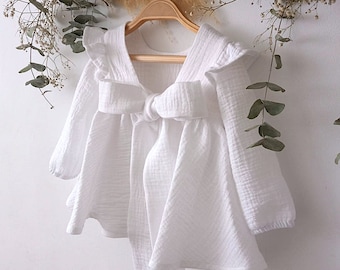 Weißes Blumenmädchenkleid, Baby-Mädchen-Boho-Kleid, Taufkleid für Baby-Mädchen, Bio-Babykleidung, rustikales Blumen-Baby-Mädchen.