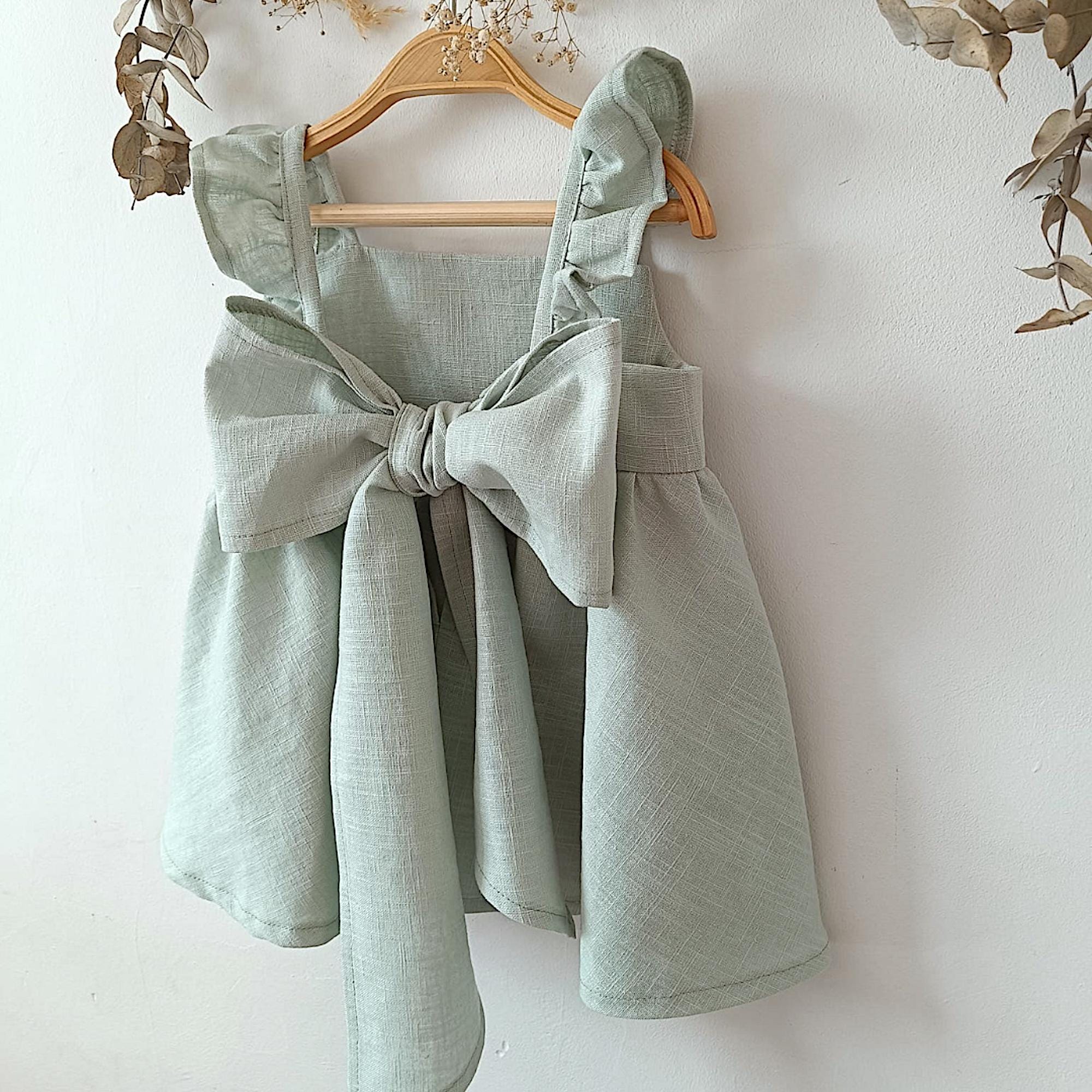 Robe de demoiselle d'honneur verte menthe, robe en lin pour fille rustique, robe bohème pour fille de printemps, robe de mariée pour bébé fille en lin.