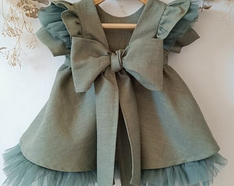 Robe de fille de fleur vert sauge, robe nouveau-né, robe de 1er anniversaire, robe pour tout-petits en lin, robe boho pour tout-petits, robe pour bébé fille d'un an.