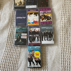 Nsync, Backstreet Boys, Ricky Martin alcuni adesivi sul dorso delle copertine di cartone