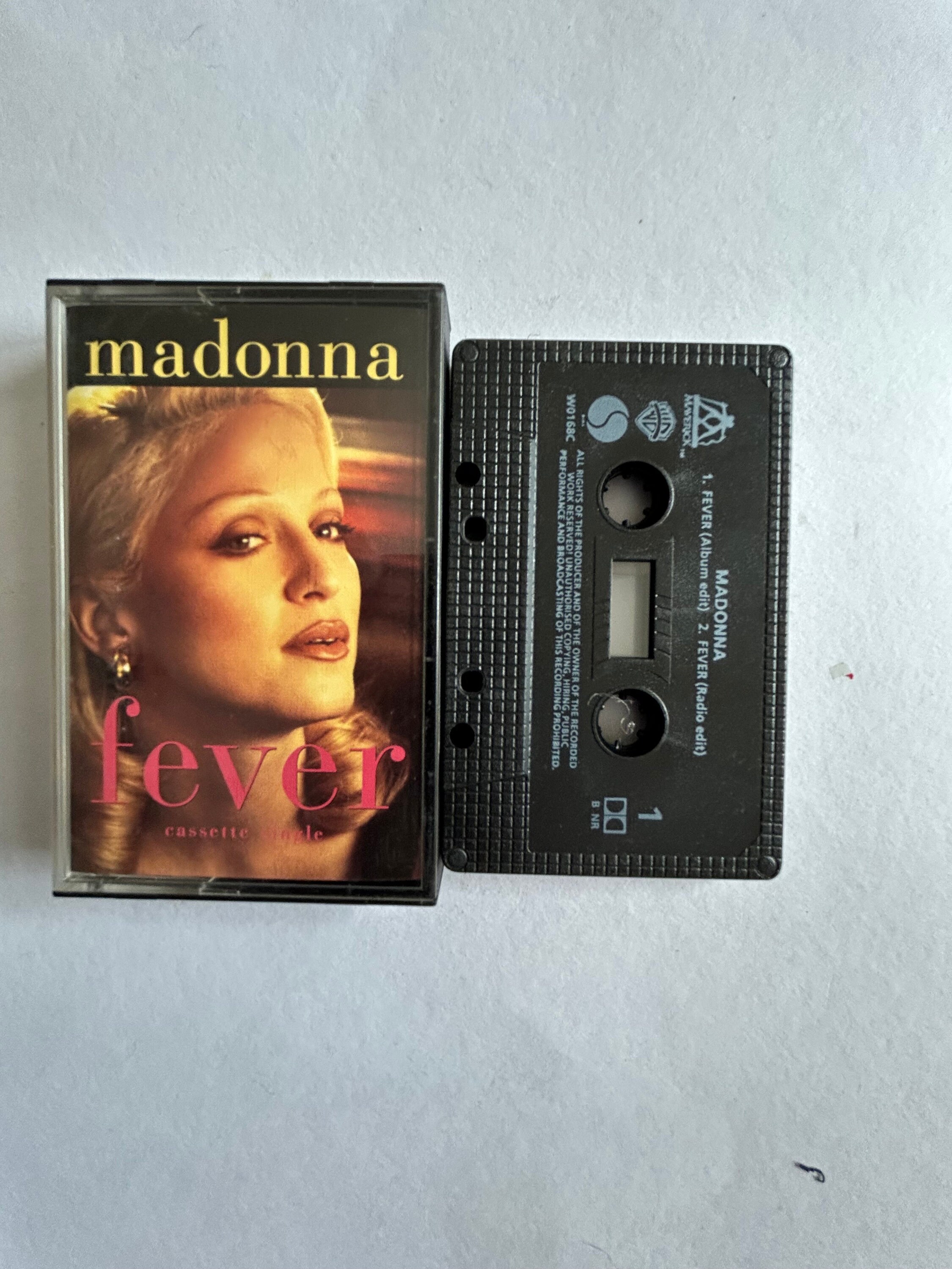 Cassetta Madonna Fever Italia