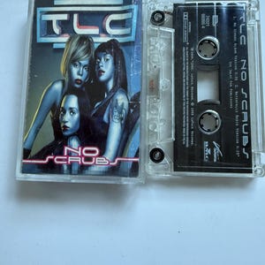 TLC No Scrubs cassettebandje met versleten en gekreukte hoes