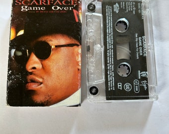 Cinta de casete con funda ligeramente desgastada de Scarface Game Over