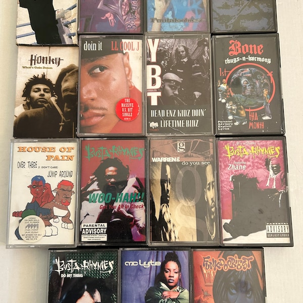 Rap, Hip Hop Cassette Singles 2Pac, Puff Daddy, Dr Dre, LL Cool J, Jay Z, Aaliyah, Lil Kim, Mc Lyte, einige Aufkleber auf dem Rücken der Papphüllen