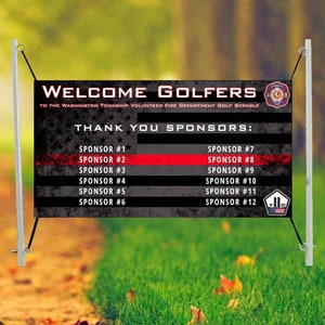 Puede incluir: Una pancarta negra y roja con el texto "WELCOME GOLFERS" y "THANK YOU SPONSORS:" seguido de una lista de patrocinadores numerados del 1 al 12. La pancarta tiene una franja roja y una pequeña bandera estadounidense en la esquina inferior derecha.