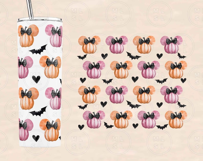 Peut inclure: Un gobelet blanc avec une paille noire et un motif de citrouilles roses et orange avec des n&oelig;uds noirs et des chauves-souris. Le gobelet a un fond blanc et le motif est r&eacute;p&eacute;t&eacute; sur tout le gobelet.
