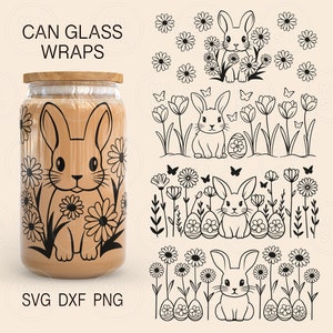 Op de afbeelding: Zwart-wit lijntekeningontwerp met een konijn in een bloemenveld. Het ontwerp is perfect voor het maken van aangepaste verpakkingen voor blikjes of glazen. De tekst "CAN GLASS WRAPS" staat bovenaan de afbeelding. De tekst "SVG DXF PNG" staat onderaan de afbeelding.