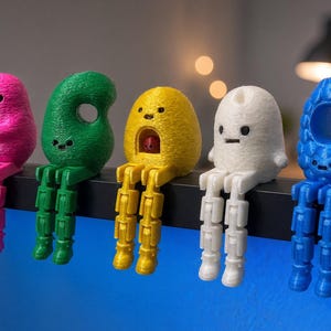 Articulated Blob Desk Buddy, 3D Printed Collectible Figure, Poseable Legs, Choose Your Character or Full Set