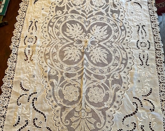 Exquisite Vintage handmade  lace table cloth