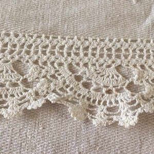 bordure en dentelle vintage faite main, beau travail si complexe absolument fabuleux bonne longueur