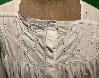 Magnifique chemise de nuit longue antique française en pur coton cousue à la main