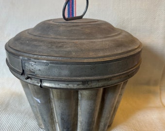 Antique vintage french metal pudding mold for water bath, vintage baking mold, cake mold with lid, kitchen decoration shabby just fabulous